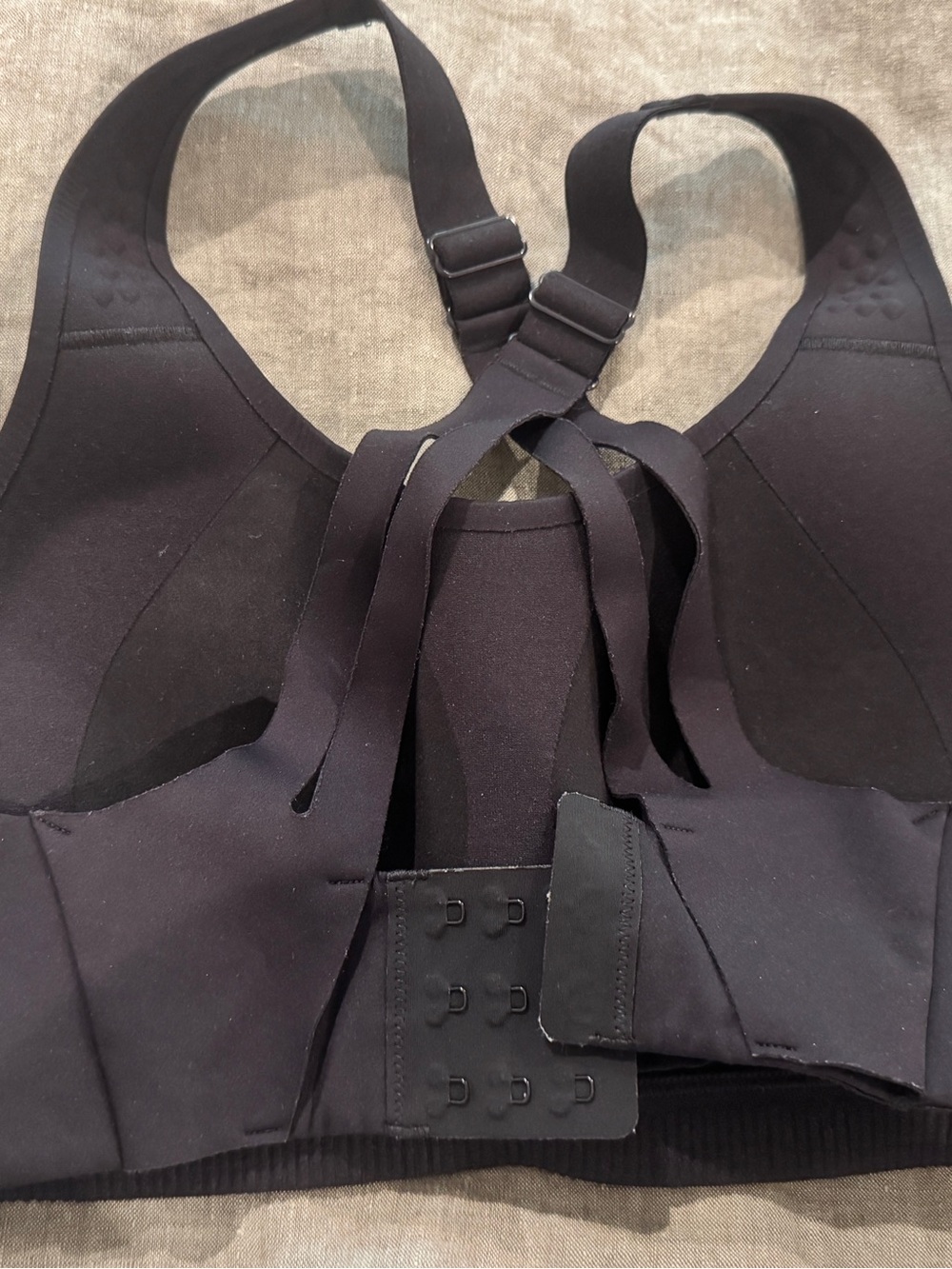 lululemon athletica Black Seamless Laser-Cut Sports Bra - Picture 2 of 3